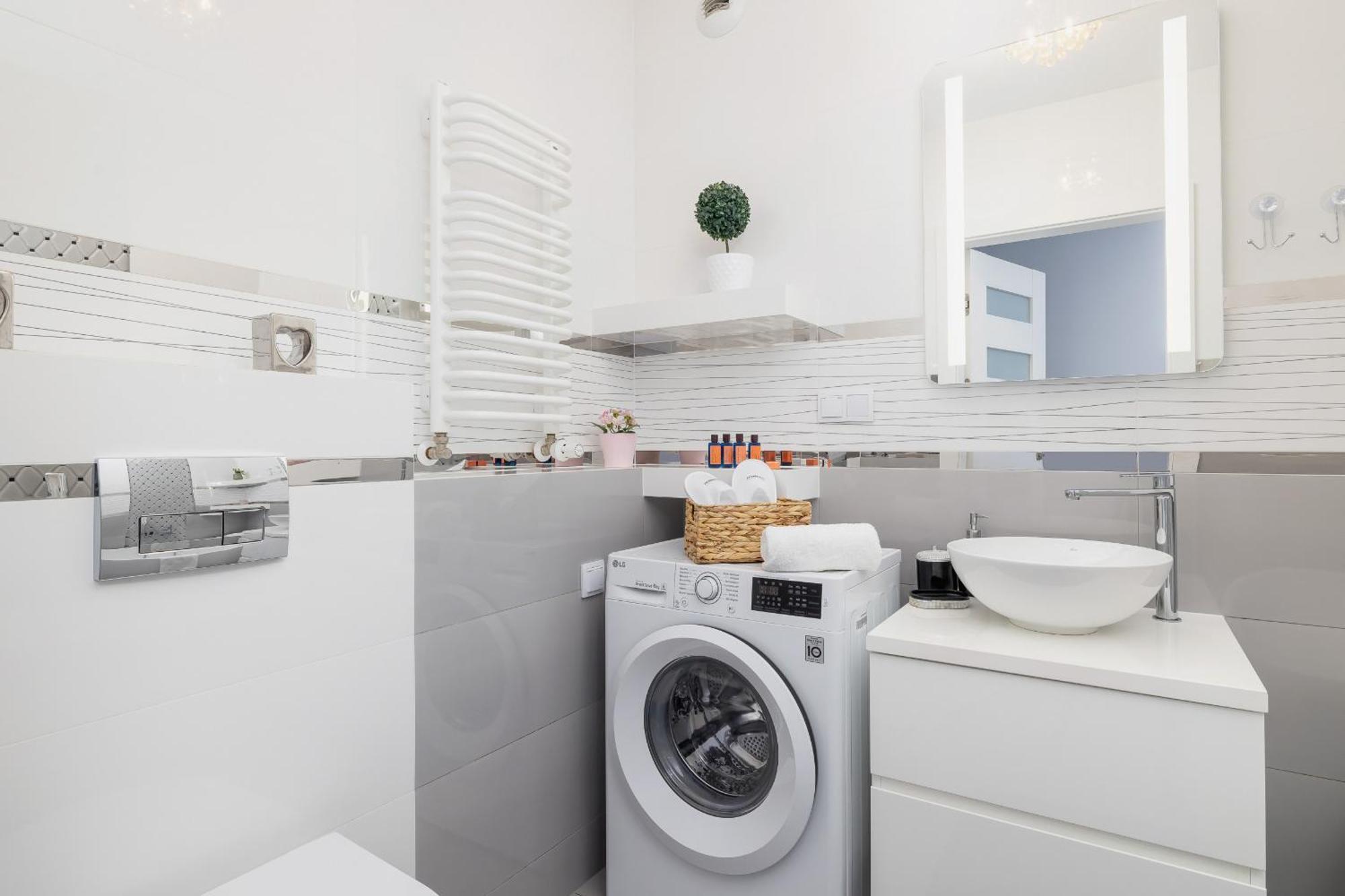 Cracow Pradnik Spacious & Family With 3 Bedroom By Renters Prestige *